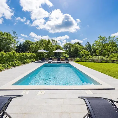 Old Stone Katarina *