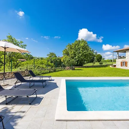 Old Stone Katarina *