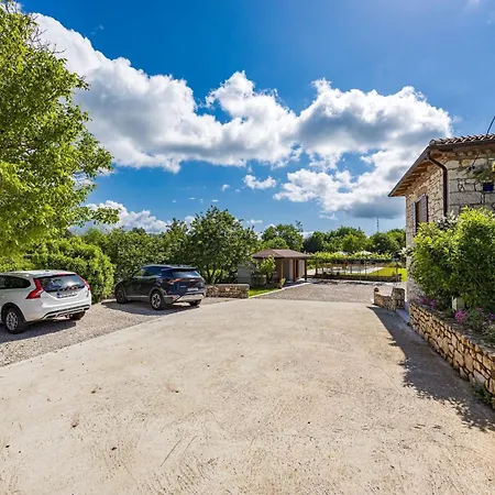 Old Stone Katarina *