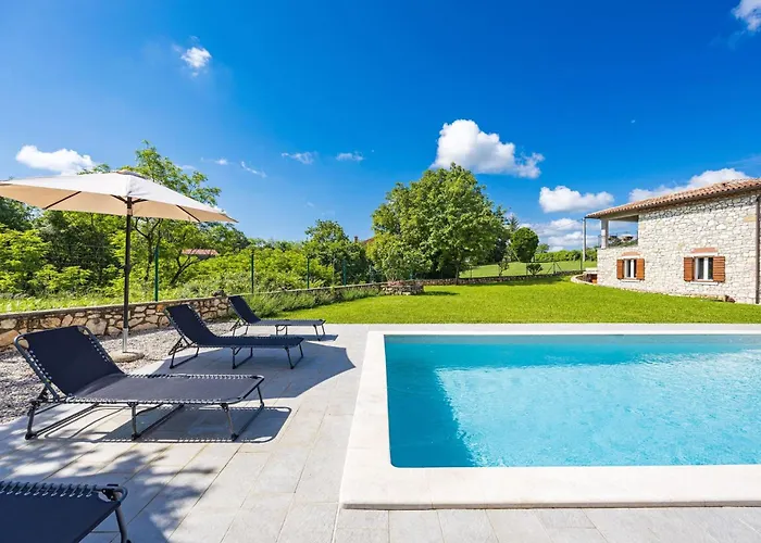 Old Stone Katarina *