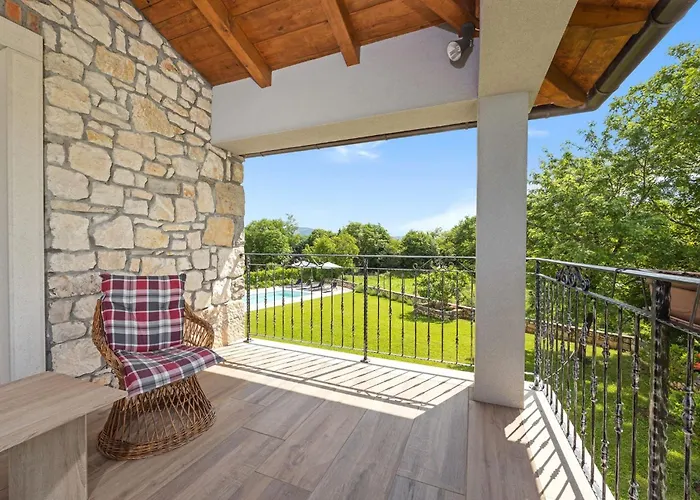 Old Stone Katarina *