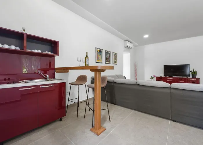 Old Stone Katarina *