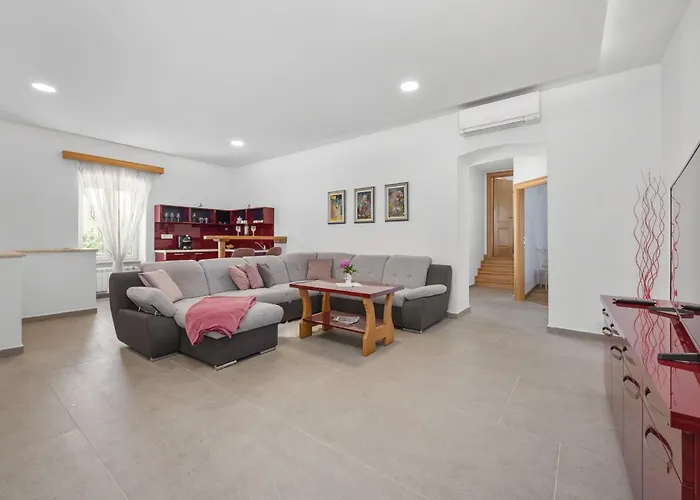 Old Stone Katarina * Nedescina