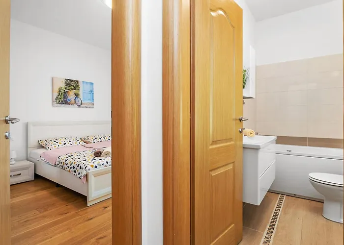 Old Stone Katarina *